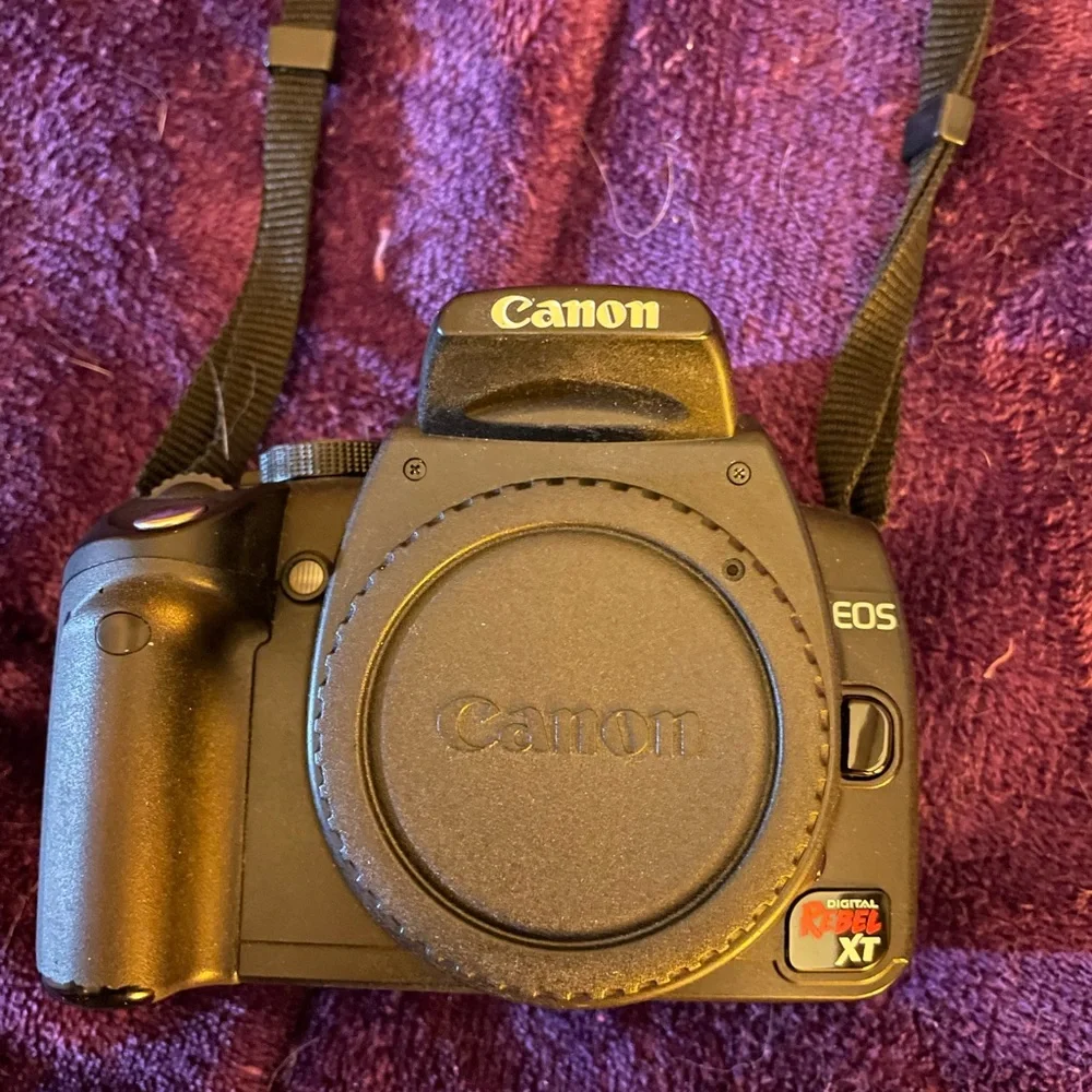 Canon Black Digital Camera with Advanced Features - Picture 7 of 9